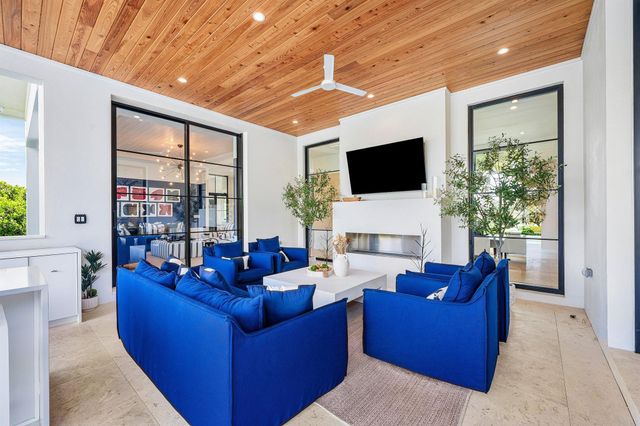 10 Harbour Drive S, Ocean Ridge, FL 33435