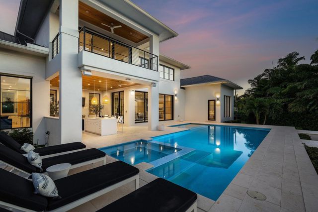 10 Harbour Drive S, Ocean Ridge, FL 33435