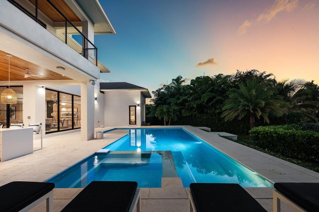 10 Harbour Drive S, Ocean Ridge, FL 33435