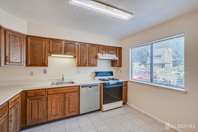 160 Hampshire Drive, Plainsboro, NJ 08536