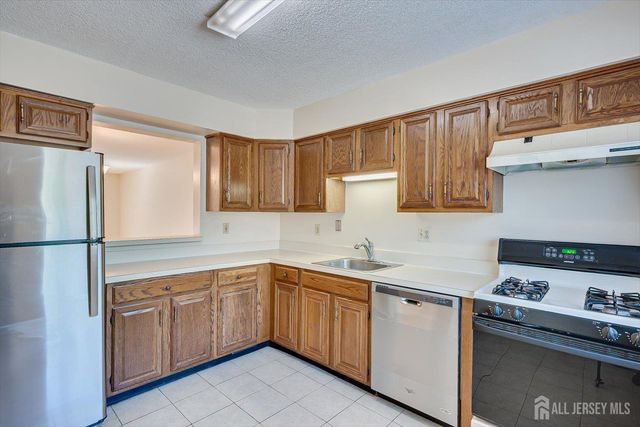 160 Hampshire Drive, Plainsboro, NJ 08536