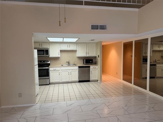 14777 Wunderlich Drive 2104, Houston, TX 77069
