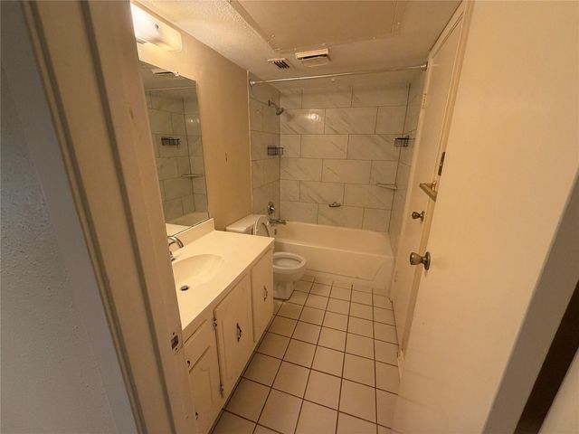 14777 Wunderlich Drive 2104, Houston, TX 77069