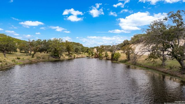 000 Murray Ridge, Kerrville, TX 78028