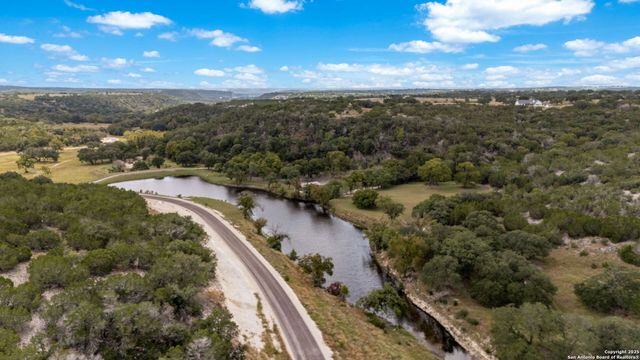 000 Murray Ridge, Kerrville, TX 78028