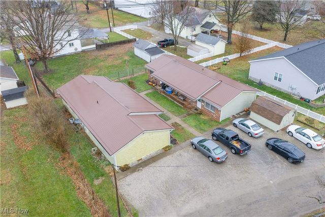 432 - 438 Bank Lane SE, New Philadelphia, OH 44663