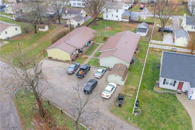 432 - 438 Bank Lane SE, New Philadelphia, OH 44663