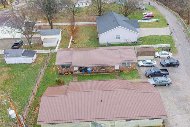 432 - 438 Bank Lane SE, New Philadelphia, OH 44663