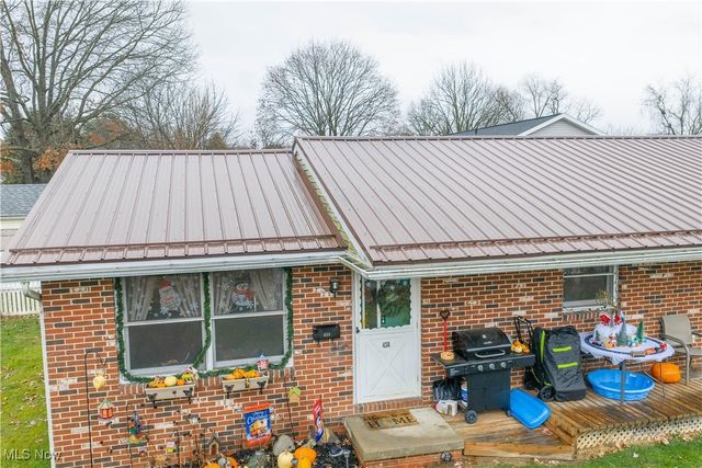 432 - 438 Bank Lane SE, New Philadelphia, OH 44663