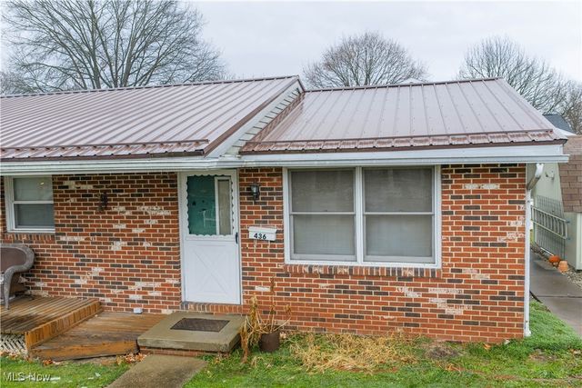 432 - 438 Bank Lane SE, New Philadelphia, OH 44663