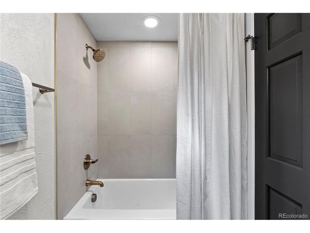 6958 Brentwood Ct, Arvada, CO 80004