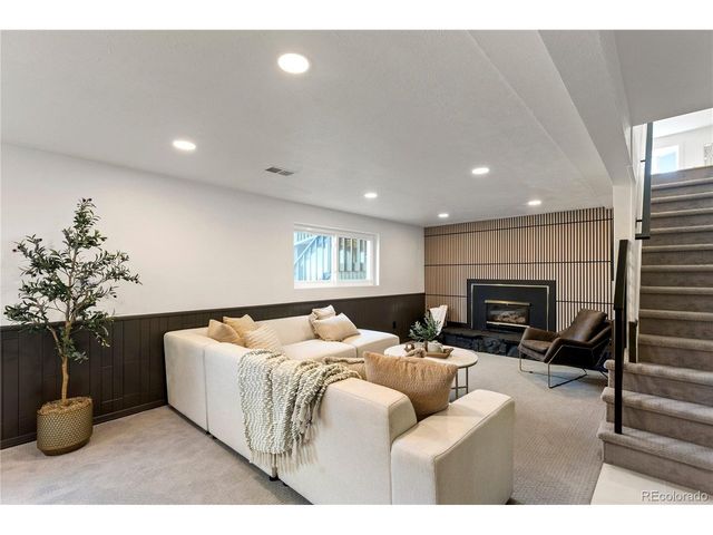 6958 Brentwood Ct, Arvada, CO 80004