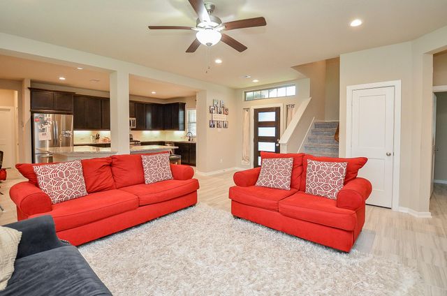 6807 Vista Ledge Drive, Baytown, TX 77521