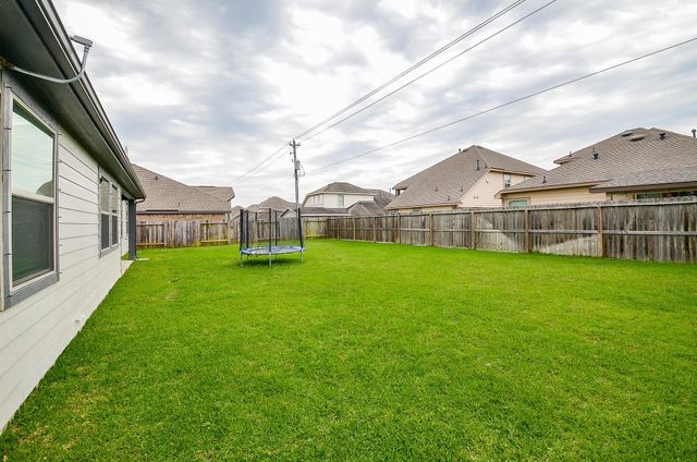 6807 Vista Ledge Drive, Baytown, TX 77521