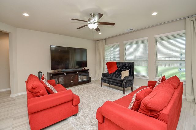 6807 Vista Ledge Drive, Baytown, TX 77521