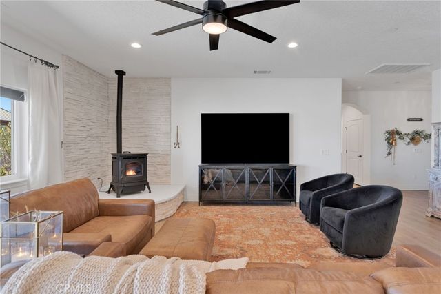 8357 Macron, Oak Hills, CA 92344