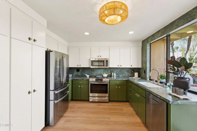 250 Calle Del Verano, Palm Desert, CA 92260