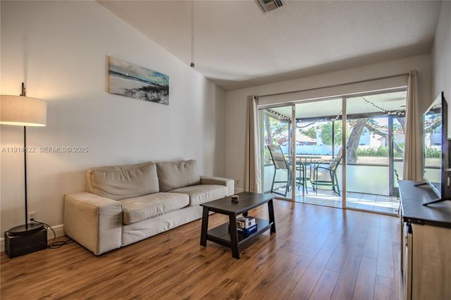 7652 S Pinewalk Drive S 139, Margate, FL 33063