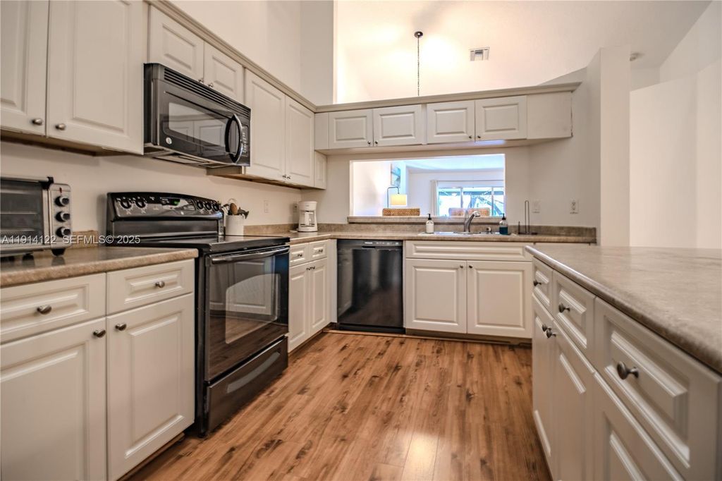 7652 S Pinewalk Drive S 139, Margate, FL 33063