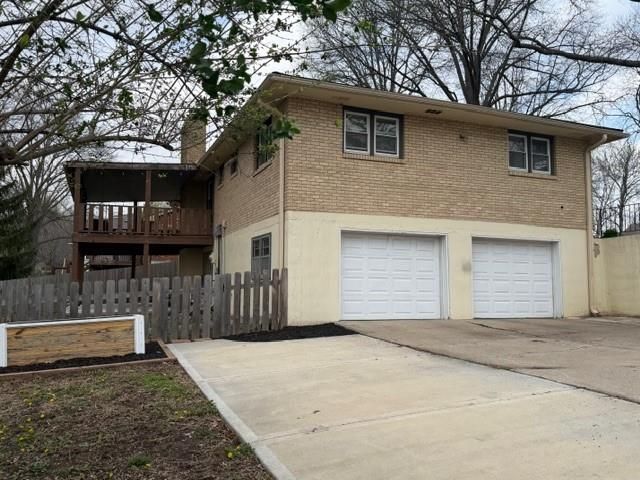 904 Ridgeway Drive, Liberty, MO 64068