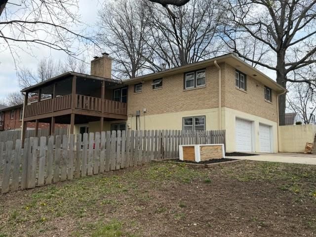 904 Ridgeway Drive, Liberty, MO 64068