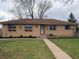 904 Ridgeway Drive, Liberty, MO 64068