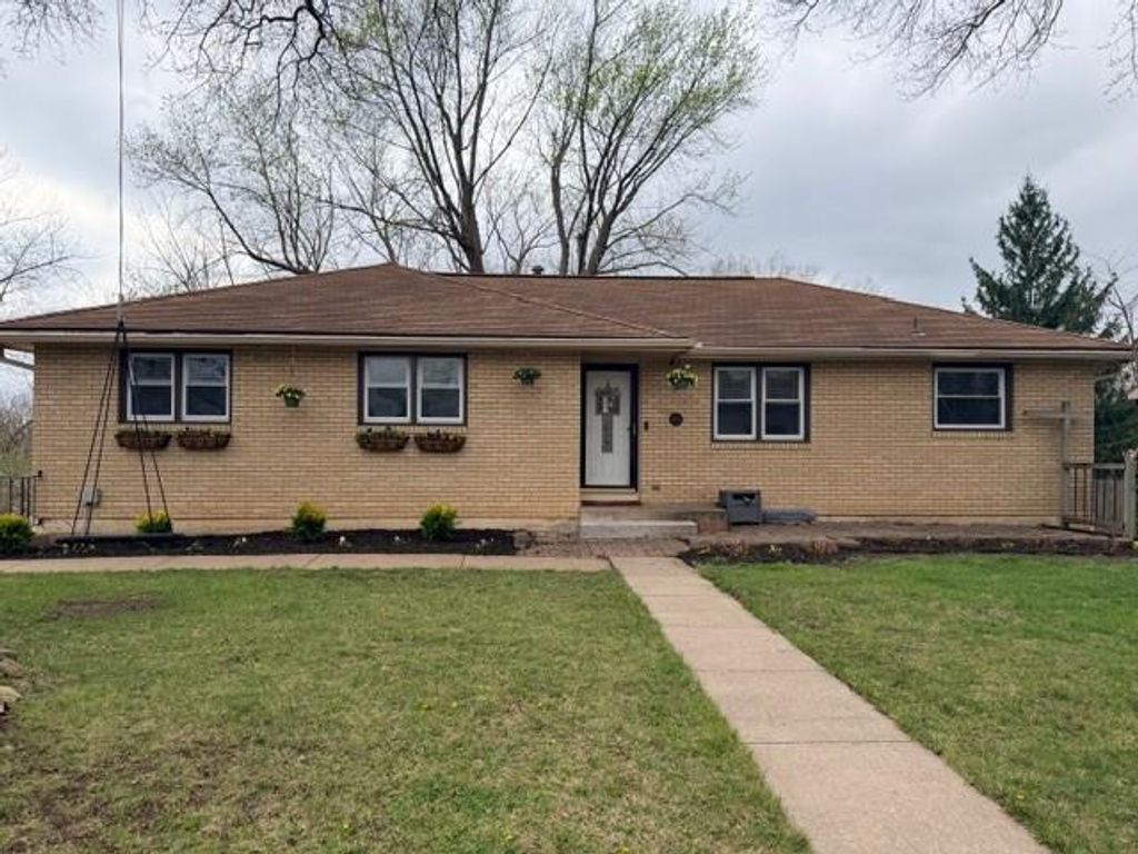 904 Ridgeway Drive, Liberty, MO 64068