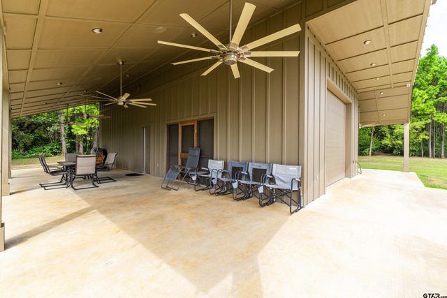 1323 AN County Road 153, Palestine, TX 75801
