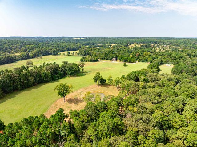 1323 AN County Road 153, Palestine, TX 75801