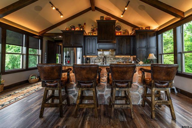 1323 AN County Road 153, Palestine, TX 75801