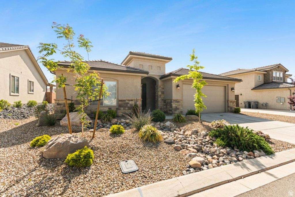 262 N LADERA DR, Washington, UT 84780