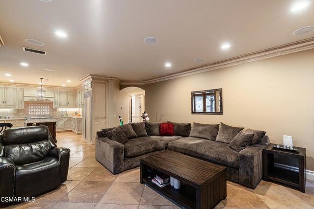 551 Rustic Hills Drive, Simi Valley, CA 93065