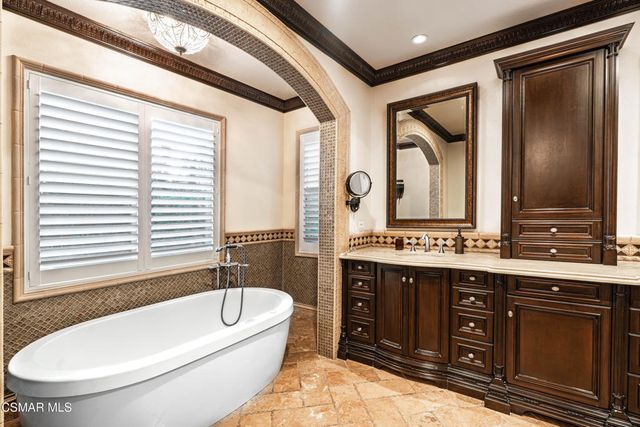 551 Rustic Hills Drive, Simi Valley, CA 93065