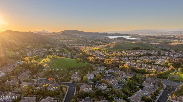 551 Rustic Hills Drive, Simi Valley, CA 93065