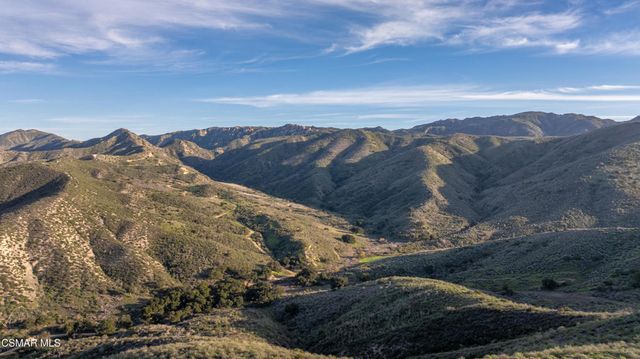 551 Rustic Hills Drive, Simi Valley, CA 93065