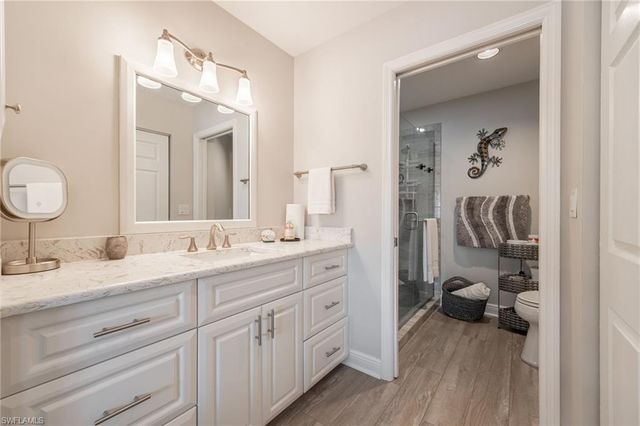 624 Windsor SQ 201, Naples, FL 34104