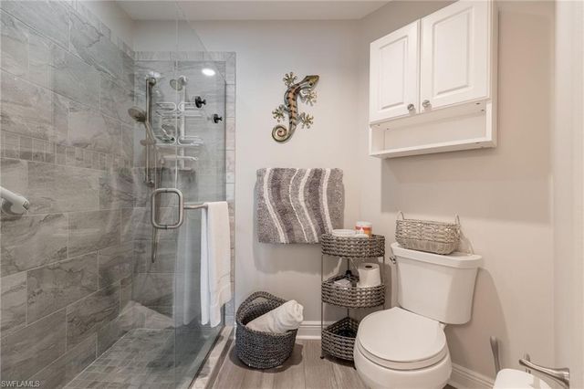 624 Windsor SQ 201, Naples, FL 34104