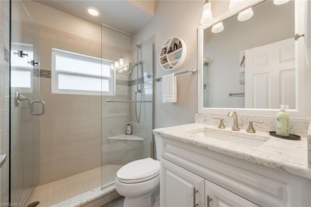624 Windsor SQ 201, Naples, FL 34104