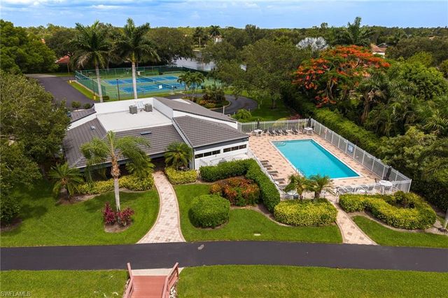 624 Windsor SQ 201, Naples, FL 34104