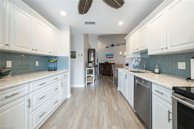 624 Windsor SQ 201, Naples, FL 34104