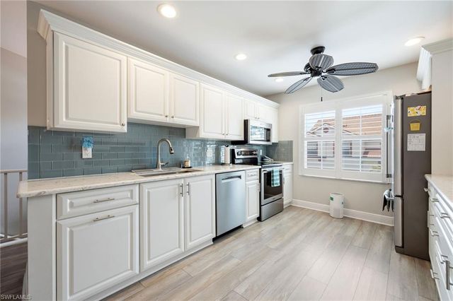 624 Windsor SQ 201, Naples, FL 34104