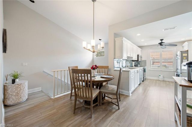624 Windsor SQ 201, Naples, FL 34104