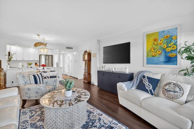 2611 N Riverside Drive 304, Pompano Beach, FL 33062