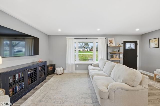 102 SUNNYVIEW AVENUE EAST, Mansfield Twp., NJ 07840