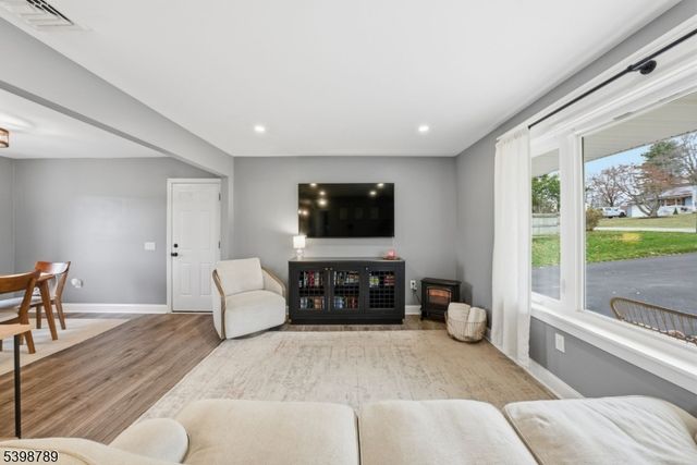 102 SUNNYVIEW AVENUE EAST, Mansfield Twp., NJ 07840