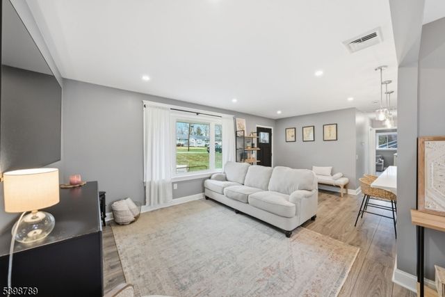 102 SUNNYVIEW AVENUE EAST, Mansfield Twp., NJ 07840