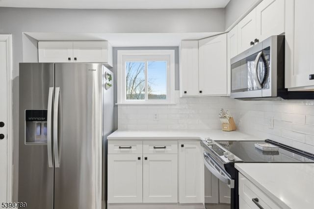 102 SUNNYVIEW AVENUE EAST, Mansfield Twp., NJ 07840