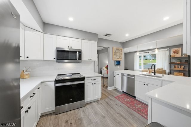 102 SUNNYVIEW AVENUE EAST, Mansfield Twp., NJ 07840