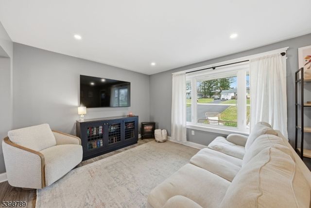 102 SUNNYVIEW AVENUE EAST, Mansfield Twp., NJ 07840