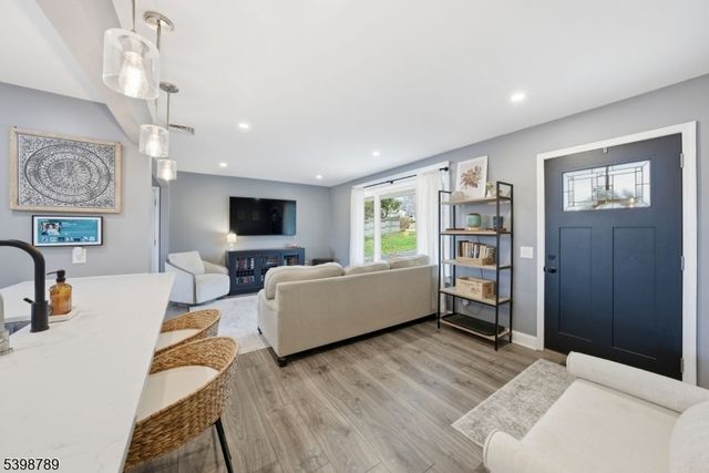 102 SUNNYVIEW AVENUE EAST, Mansfield Twp., NJ 07840